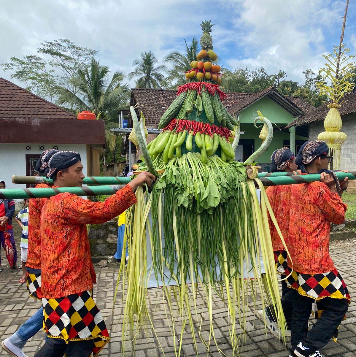 Kirab Gunungan dalam upacara Bersih Desa