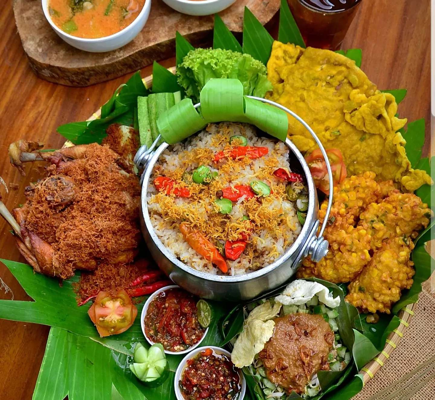 Sajian Lengkap Nasi Liwet Khas Desa Duwet